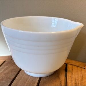 Pyrex Hamilton Beach Mixing Bowl Milk Glass Ribbed Pouring Spout 7”x6.5”Vintage